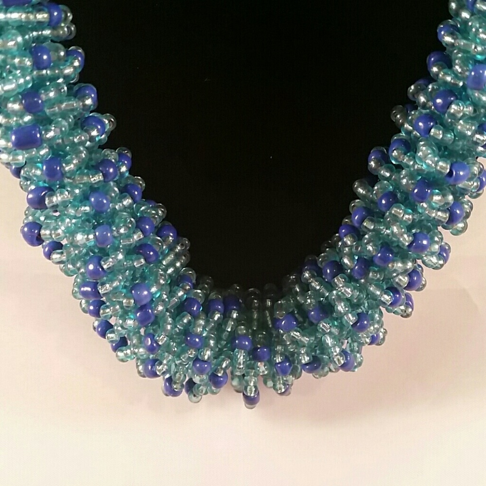 HANDMADE BEADED NECKLACE AND BRACELET - Picture 2 of 5